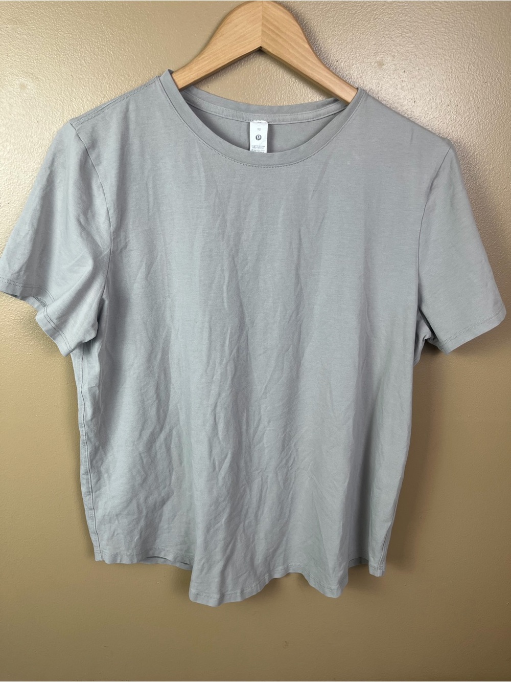 Lululemon Light Gray Women's Crewneck Tee Size 12 Athleisure Athletic Outdoor